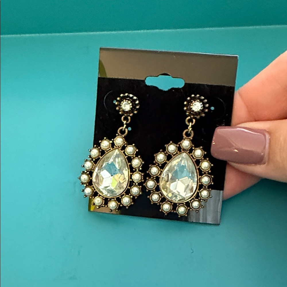 Elegant Gold and Pearl Drop Earrings